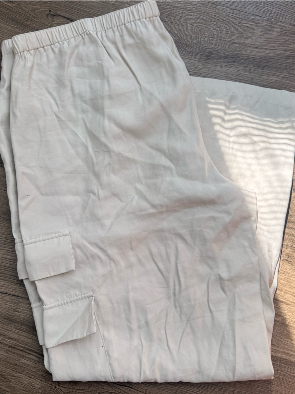 Abercrombie & Fitch Cream Wide Leg Cargo Pants - Picture 4 of 5